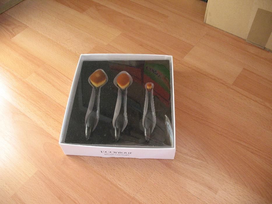 ECOntour BRUSH FACTORY zestaw innowacyjnych szczotek-pędzli