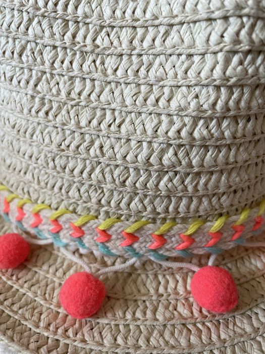 Chapéu de palha de menina