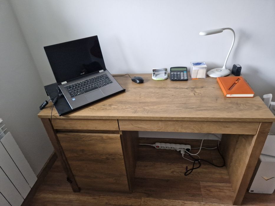 Zestaw mebli biurowych (biurko, regał oraz szafka)