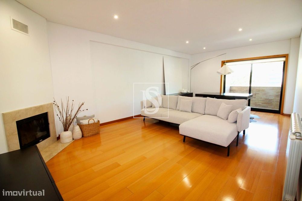 Apartamento T3 com garagem para 2 carros em Nogueiró