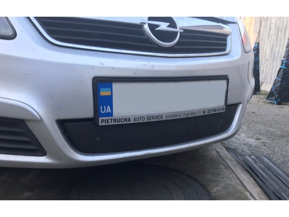 Opel Zafira Зимова накладка на решітку (2005-2008) матова