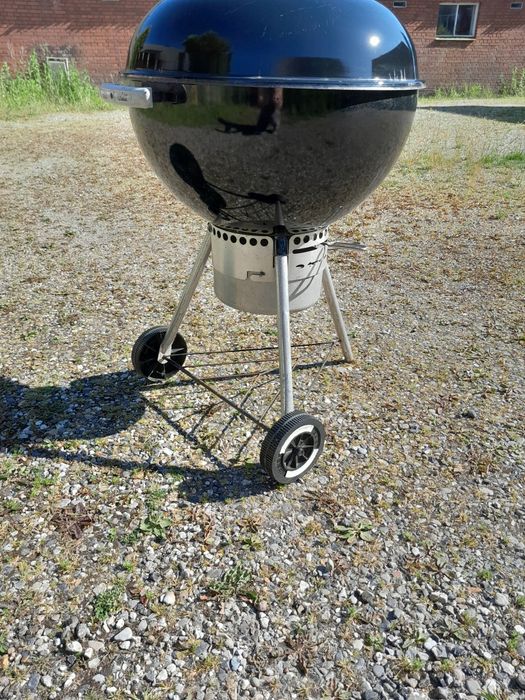 Sprzedam grill  weber 57cm .Mozliwa wysyłka.