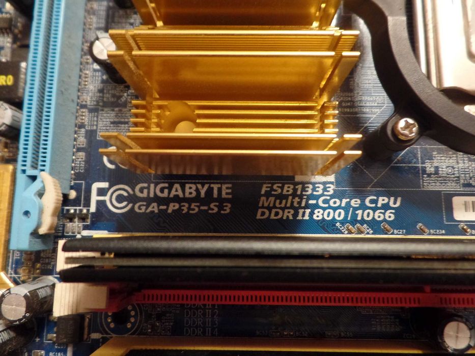 Board Gigabite GA-P35-S3 mais 2 memórias Ram XMS2-6400