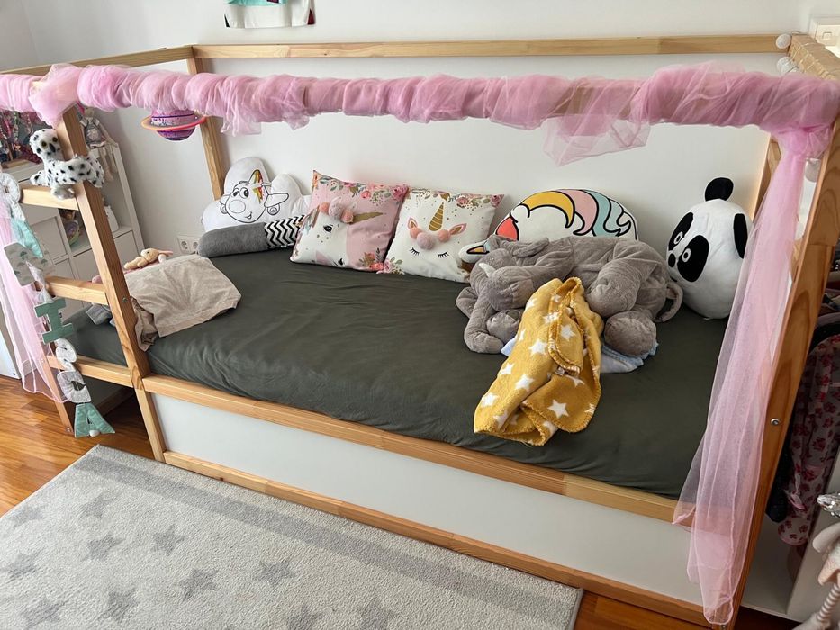Cama e colchão Ikea Kura