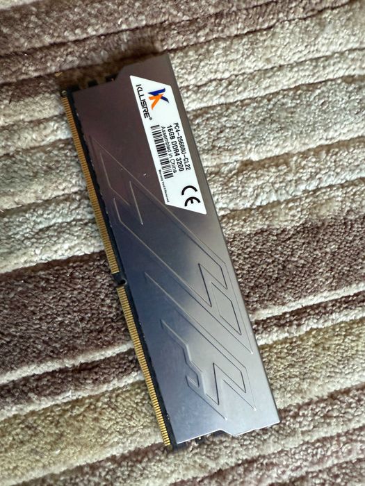 KLLISRE DDR4 3200MHz 16Gb (1x16Gb) + Kingston DDR4 2666MHz 8Gb (1x8Gb)