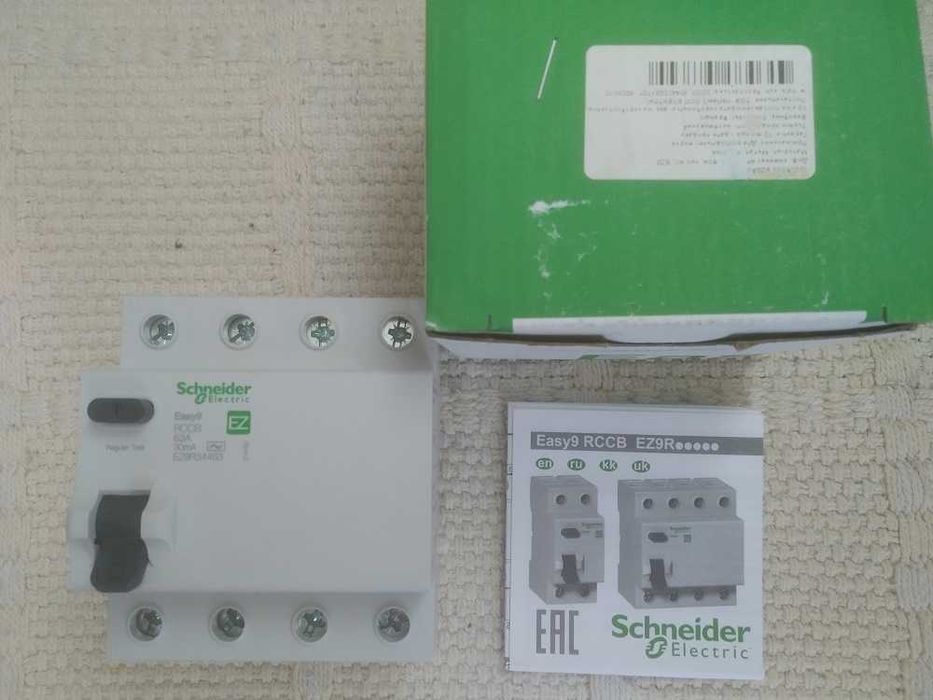 Новий пристрій захисного відключення Easy9 4Р 63А 30мА тип АС Shneider