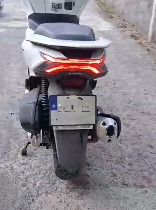 Moto pcx 2021 , revisada e em boas condicoes
