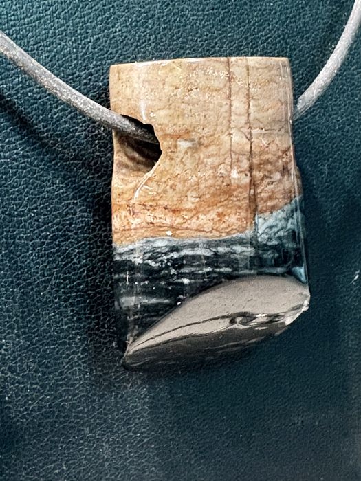 Lindos colares com pedras semi preciosas e prata contrastada