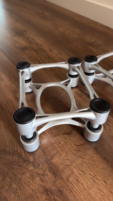IsoAcoustics ISO-L8R - Suportes de isolamento para colunas (par)