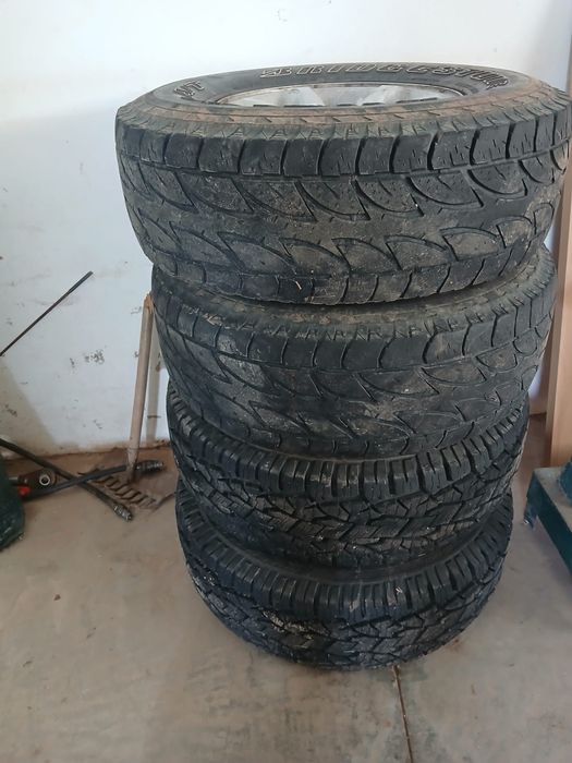 Pneus e jantes para 4vs4