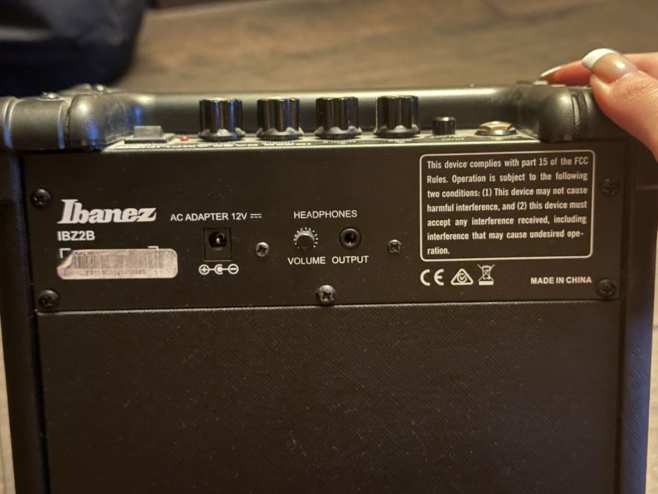 бас Ibanez+ комбопосилювач + товстий кабель + шнур живлення