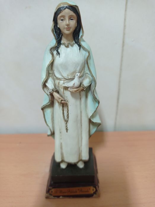 Várias estatuetas marfinite