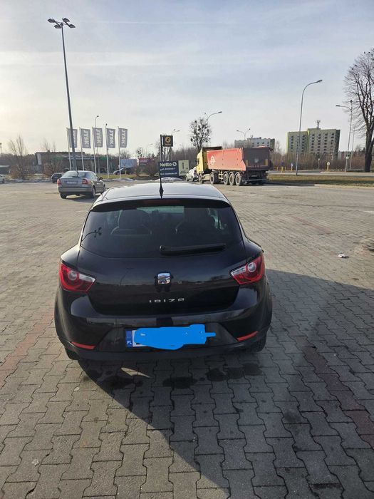 Seat Ibiza 4 samochód osobowy