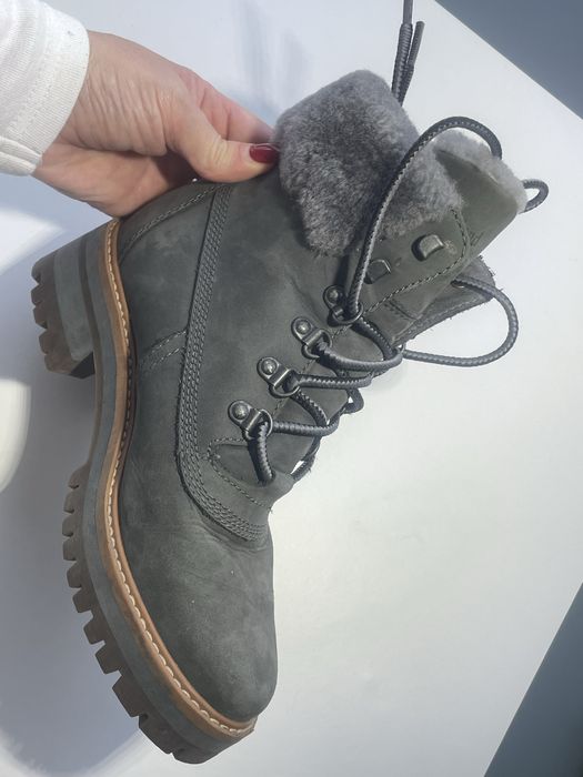 Bota Timberland cinzenta resistente a água