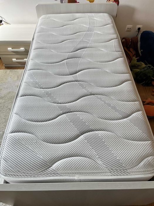 Cama individual + colchão Pikolin + cama extra (gavetão) + mesa de cabeceira