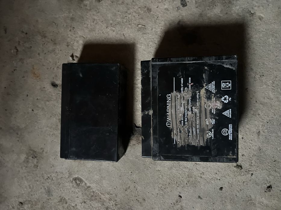 Продам 2 акумулятора робочі