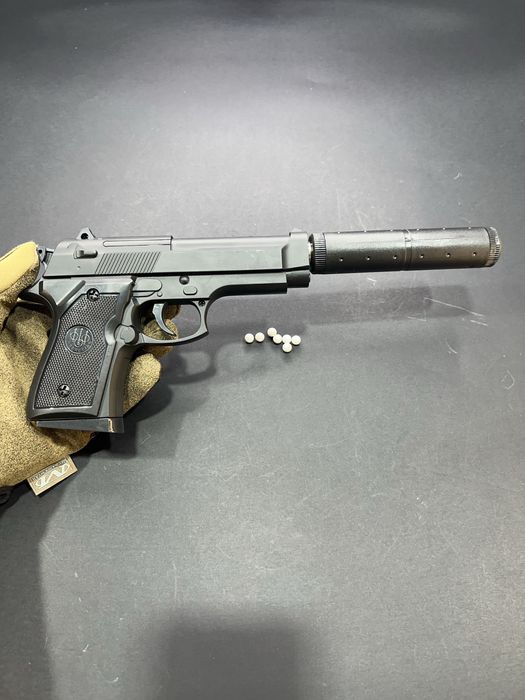 Металевий пістолет Берета з глушником - модель V1 (іграшка)