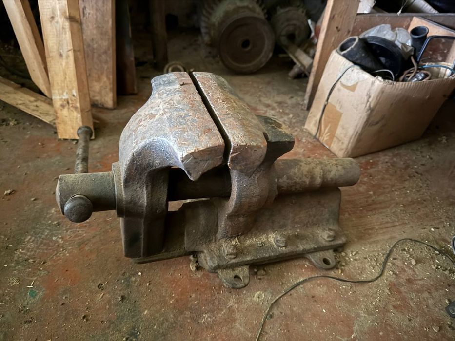 Слюсарні лещата СССР