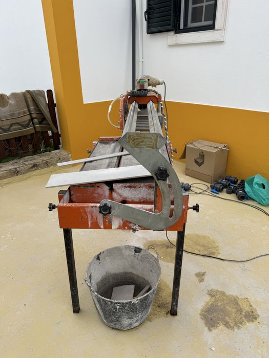 Maquina corte pedra azulejo com agua
