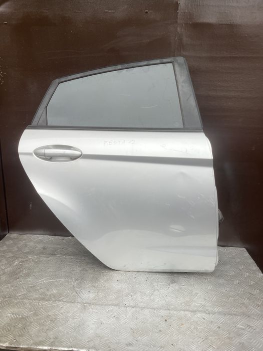 Задняя правая дверь форд фиеста год 14 ford fiesta