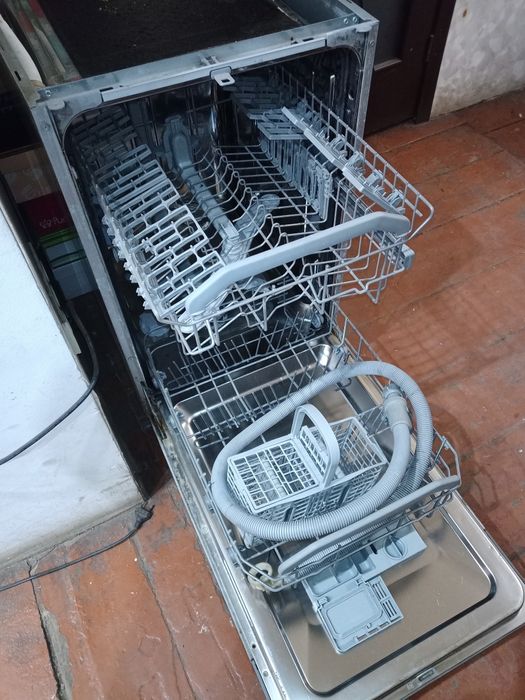 Посудомойка Ariston LST 328