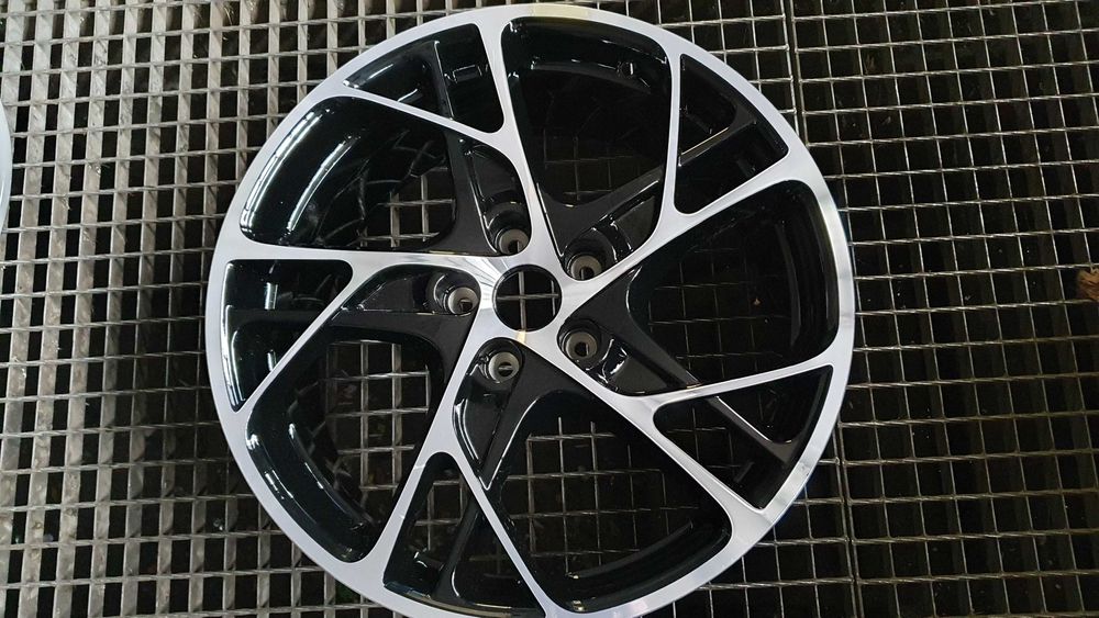 FELGA ALU  RENAULT  5x114,3 8,25x19  ET-65