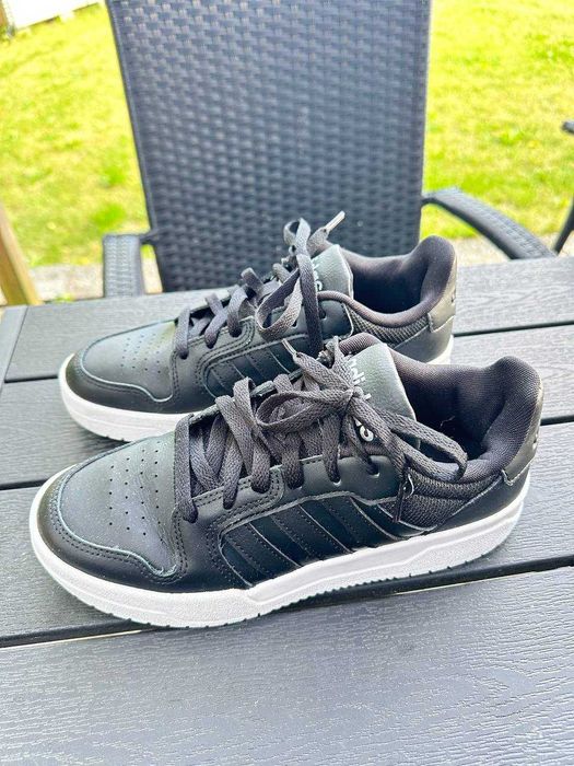 Оригінальні жіночі кросівки Adidas Entrap, розмір 40
