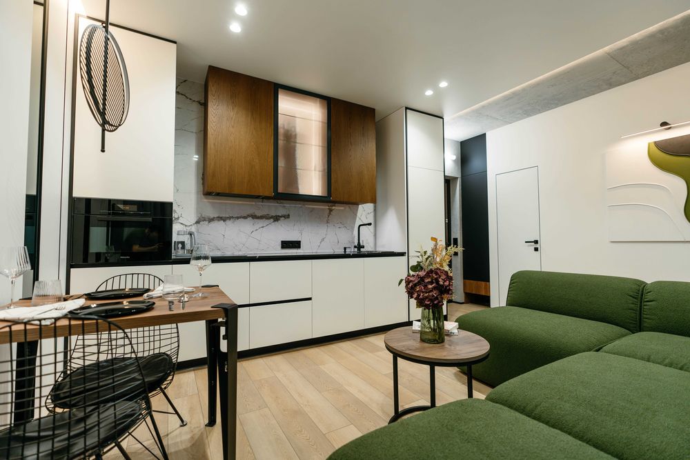 Файна Таун, 1-кім. Власник