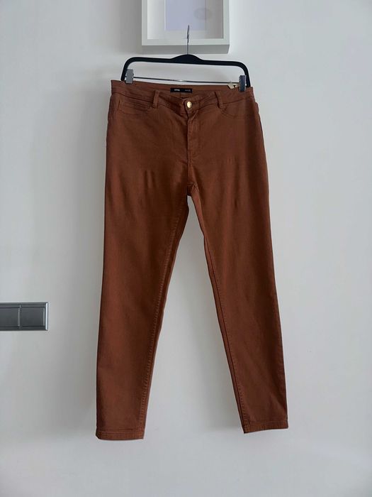 r. 42 / r. XL / Sinsay miękkie elastyczne skinny