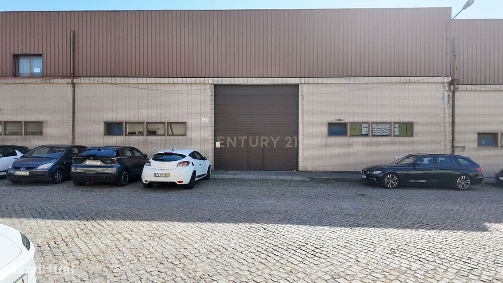 Armazem - Vila Nova Telha - Junto ao Aeroporto