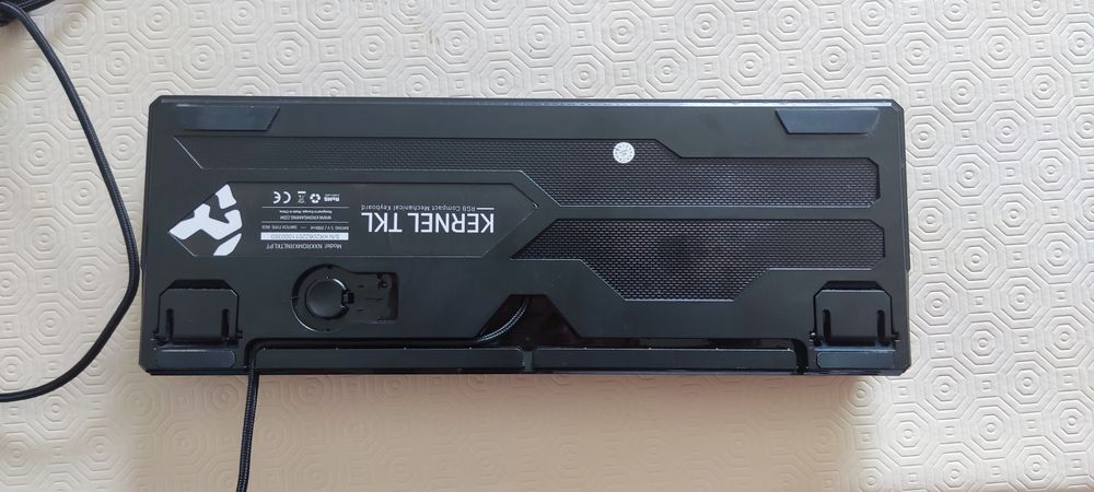 Teclado Gaming KROM Kernel TKL (RGB mecânico - preto)