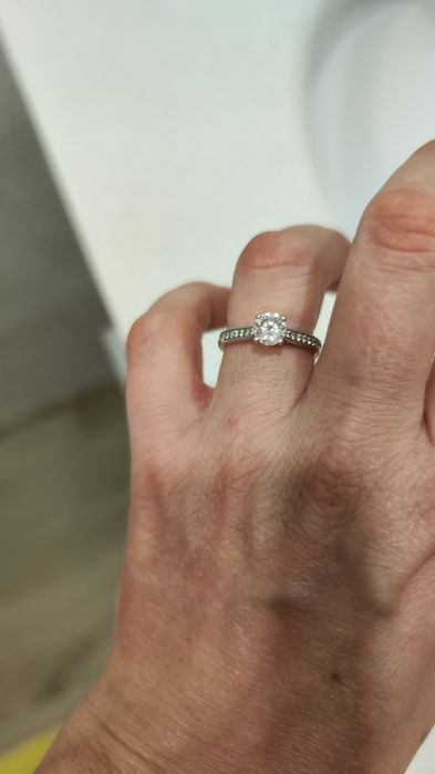 Anel de noivado prata e zirconia