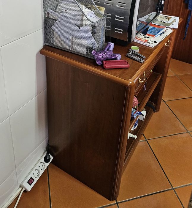 Aparador / móvel de apoio em madeira maciça – excelente estado