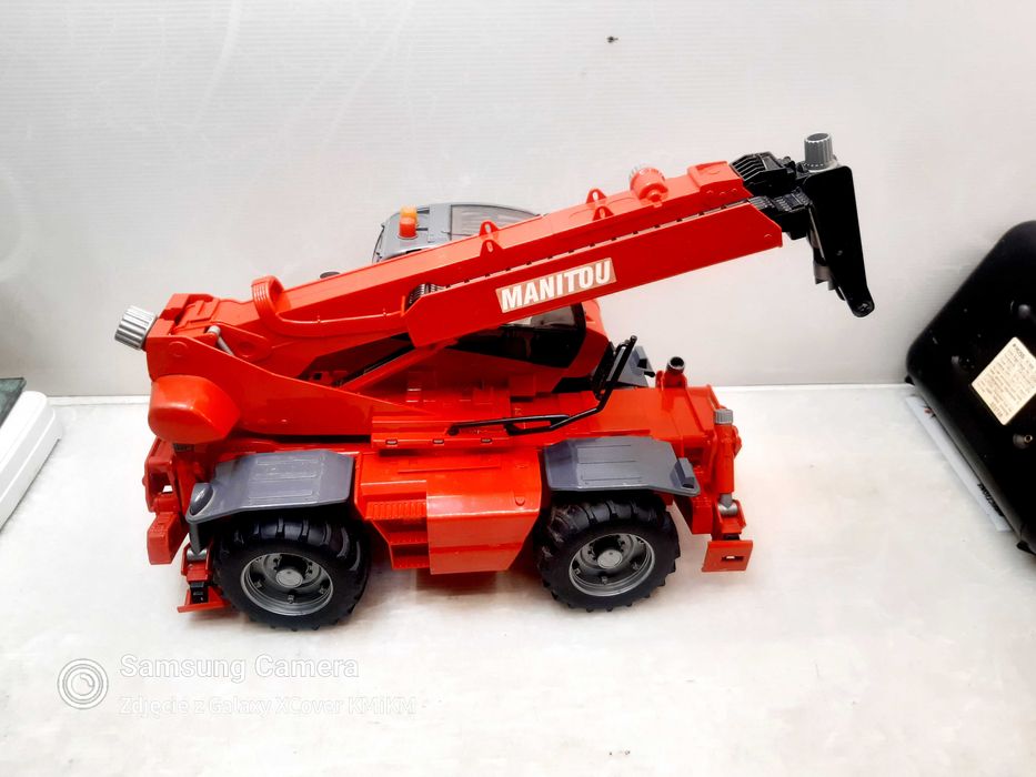 zabawka dźwig ładowarka model Bruder Manitou MRT2150 uszkodzona