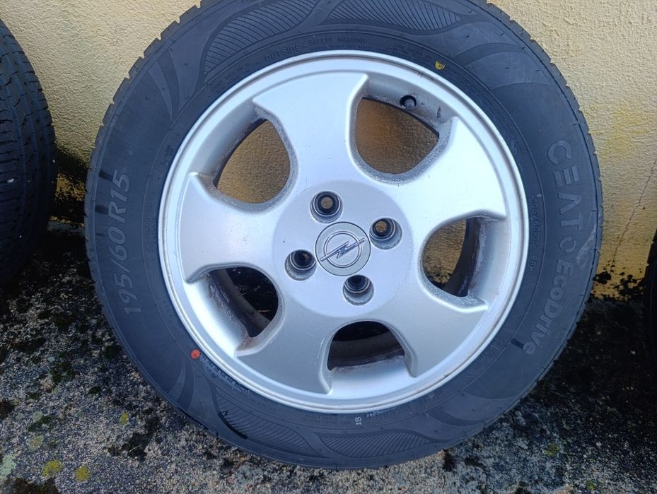Jantes Liga Leve R15 com Pneus