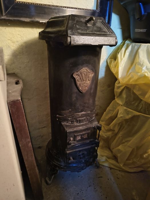 Zabytkowy piec żeliwny „koza” ok. 1900 r. – przerobiony na elektryczny
