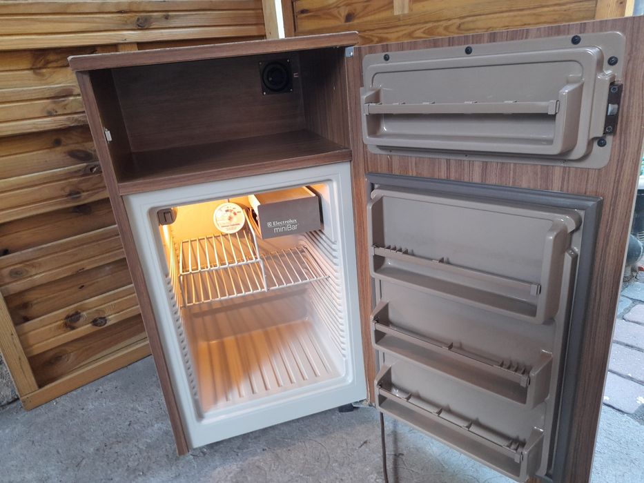Lodówka absorpcyjna Electrolux mini bar w zabudowie