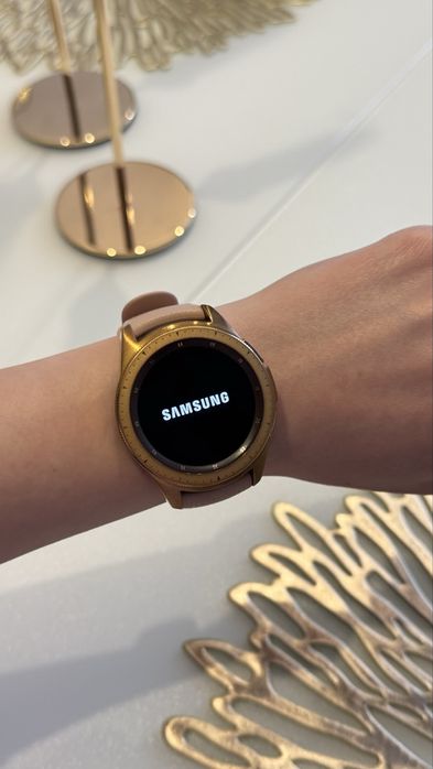 Продам Смарт-годинник samsung galaxy watch 42mm колір rose gold бу
