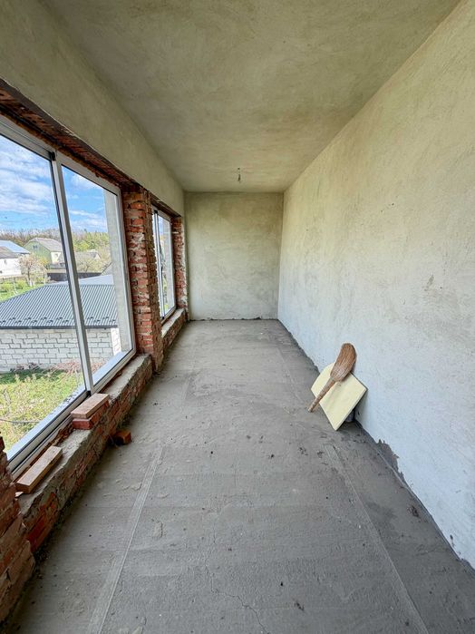 Просторий будинок 317 м² з ділянкою 12 соток у Дашаві