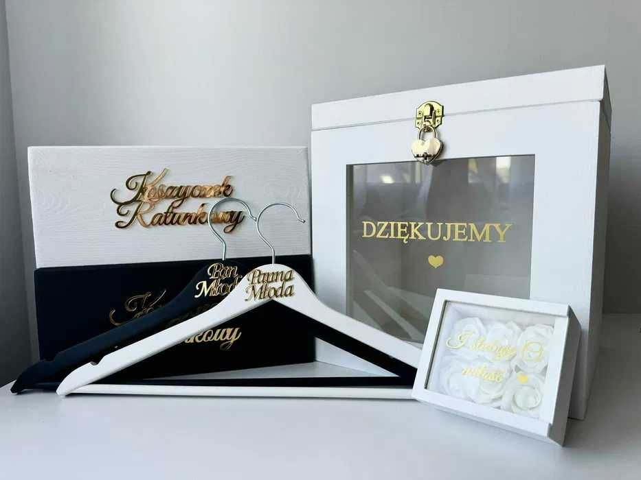 Duże pudełko na koperty zamykane pleksi obrączki wieszaki koszyczki