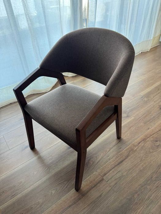 Conjunto de 6 cadeiras estofadas em madeira maciça