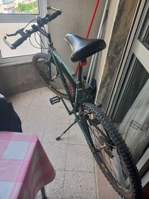 Bicicleta tamanho adulto usada com câmara traseira nova