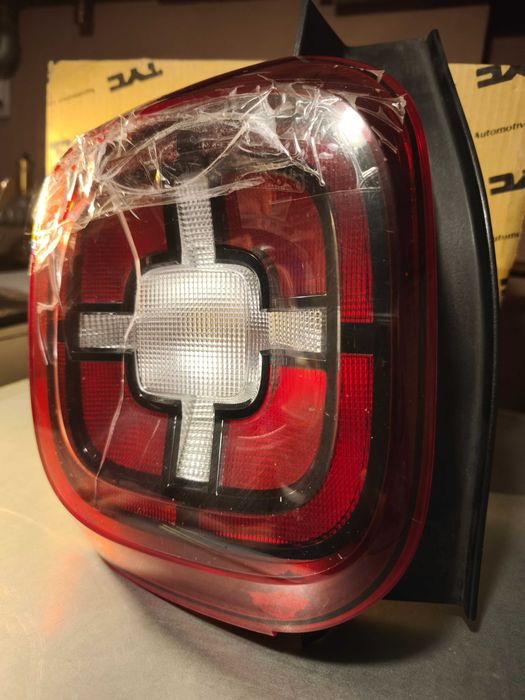 Lampa tylna Lewa do Dacii DUSTER 2019 r oryginalna lekko uszkodzona