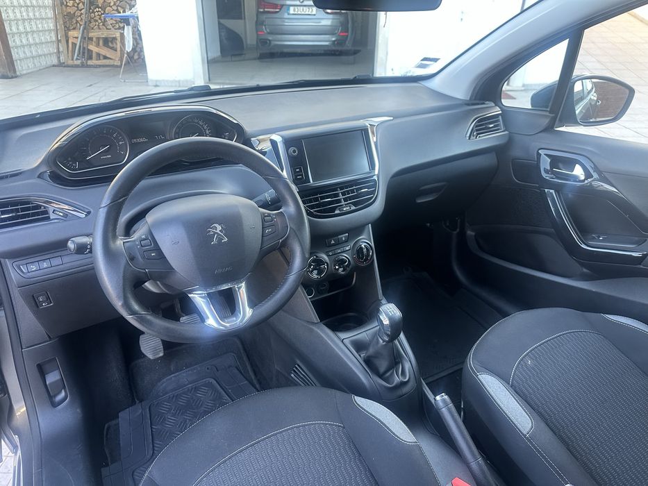 Peugeot 208 2015
