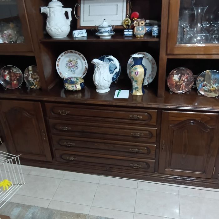 Mobel de sala com portas de vidro