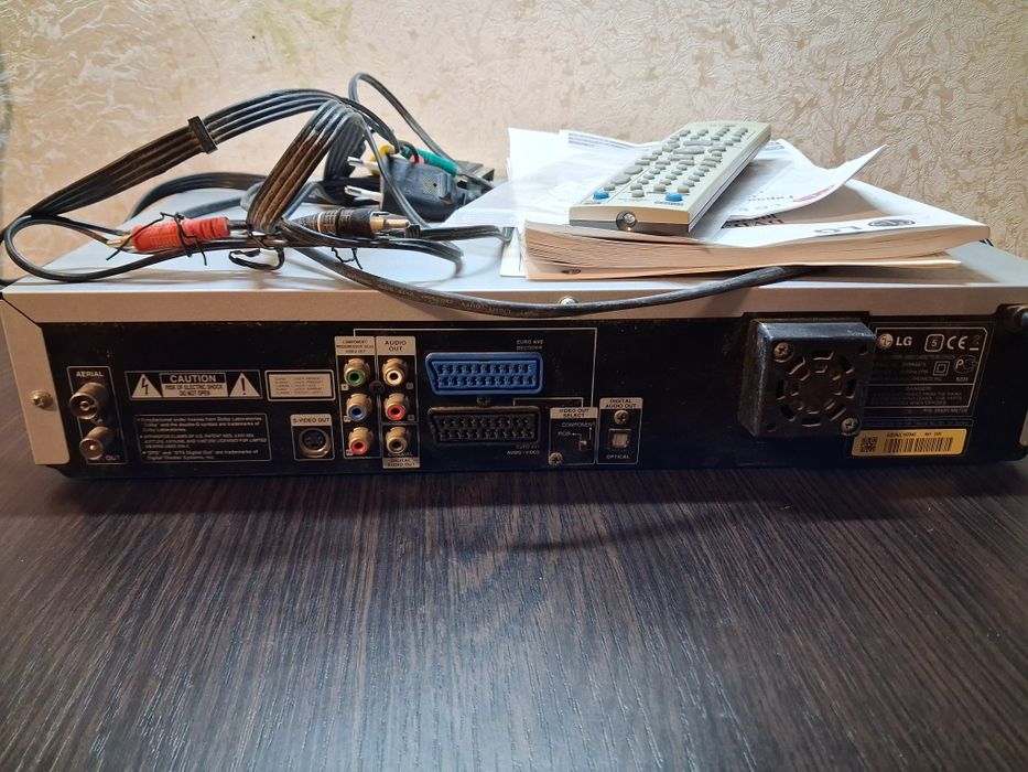 DVD-рекордер / видеомагнитофон LG DVRK687X