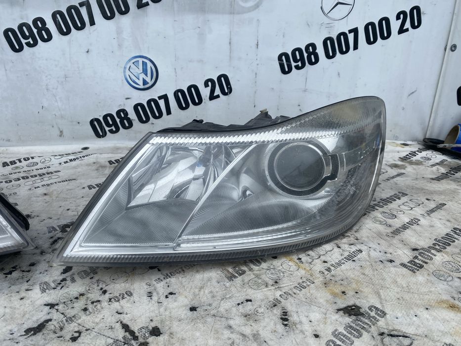 Фари Фара Лампа ліва ксенон  Skoda Oktavia A5 henon FL 2008-2012