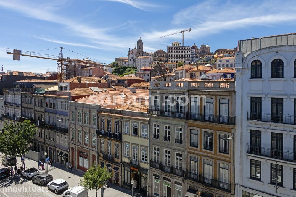Exclusive T1+1 Apartment for Sale in Cedofeita, Santo Ildefonso, Sé, Miragaia, and São