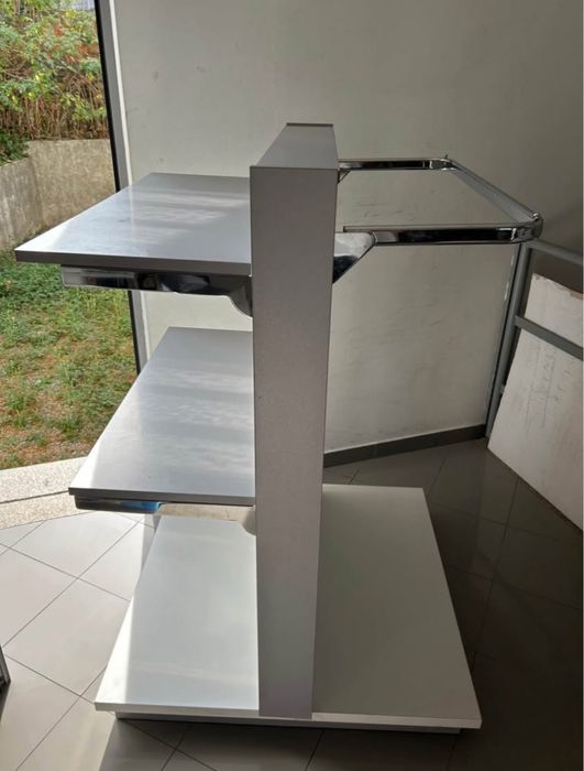 Gôndola Expositora para Loja – 2 Prateleiras + Varão (Viseu)