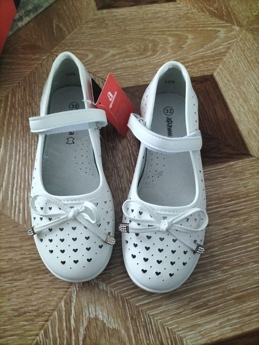 Туфельки для дівчинки